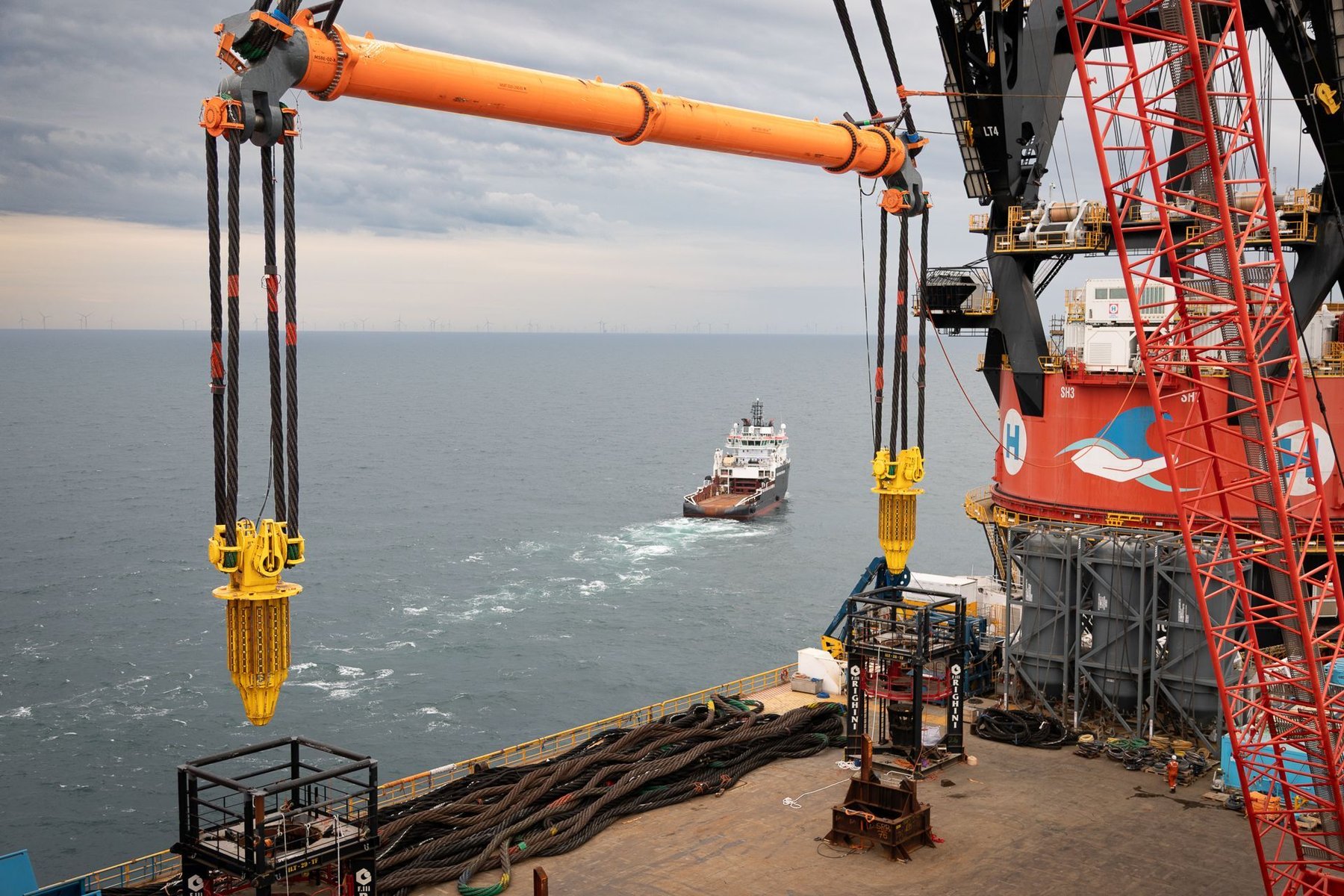 The Modular Spreaderbar hanging in the crane