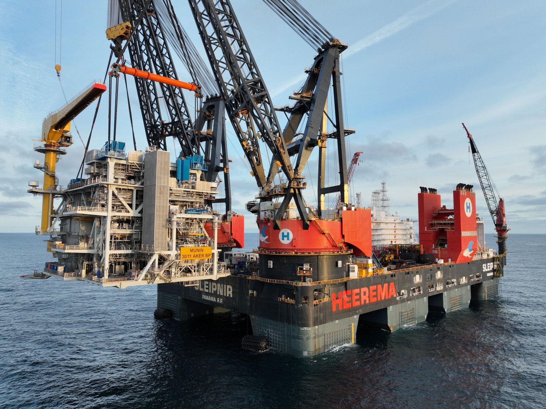 Sleipnir installs the Munin topside for Aker BP