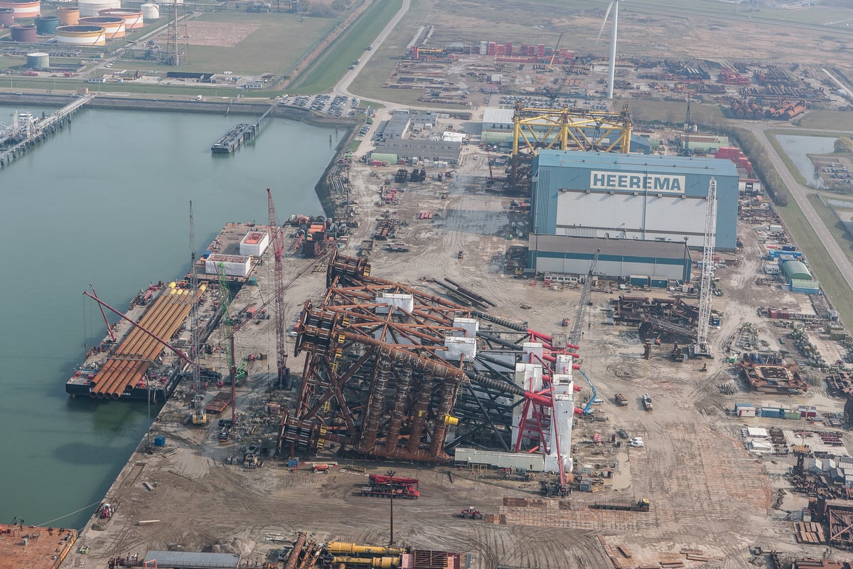 Hejre jacket at Vlissingen yard for client Statoil